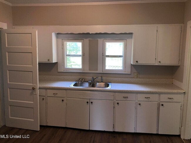 Photo - 495 Woodruff St