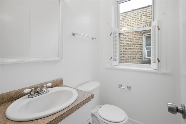 Photo - 2141 W Arthur Ave