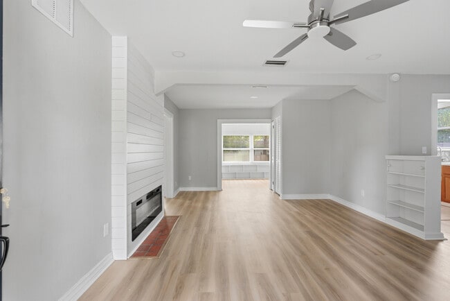 Photo - 2114 Merrill Ave