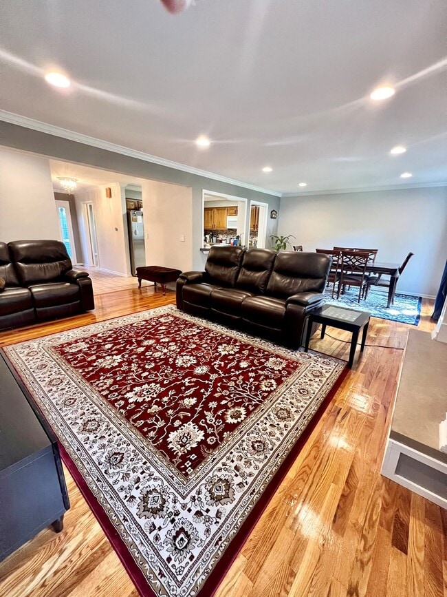 Photo - 805 Suffield Square