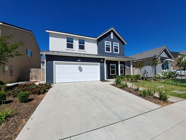 911 Blue Oak Lane W