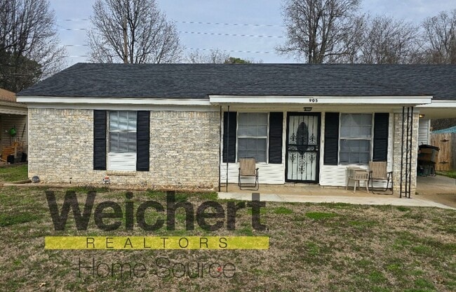 Photo - 3 Bed 1 bath home with a fenced in yard in Paragould