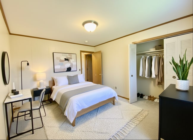 Photo - 2 Bed/1.5 Bath Ground floor Unit IVA33