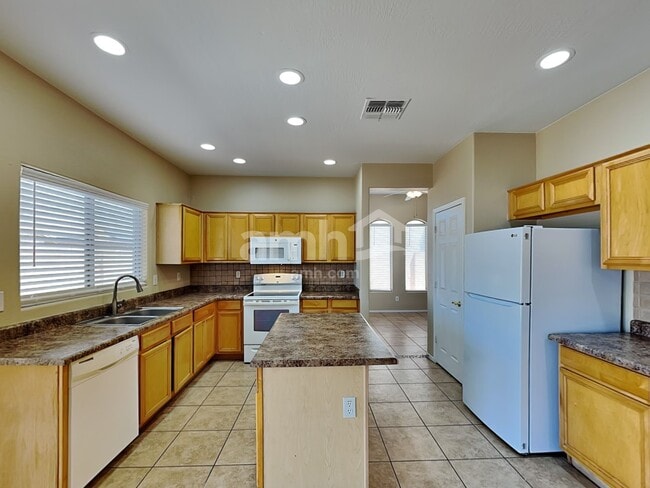 5202 W Sunland Ave