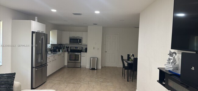 Photo - 128 NW 16th Ave