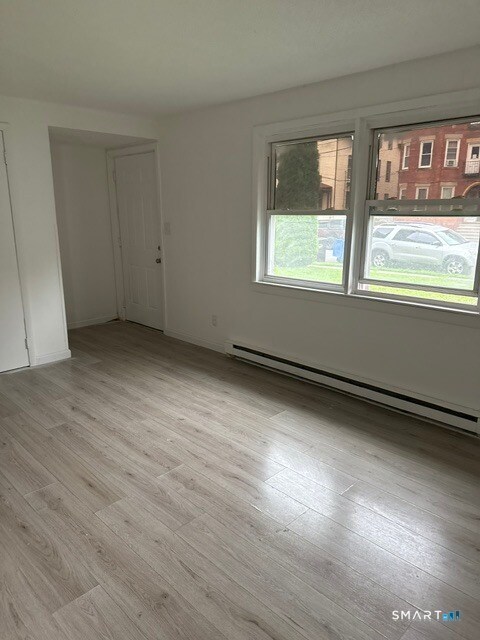 Photo - 21 Hurlburt St