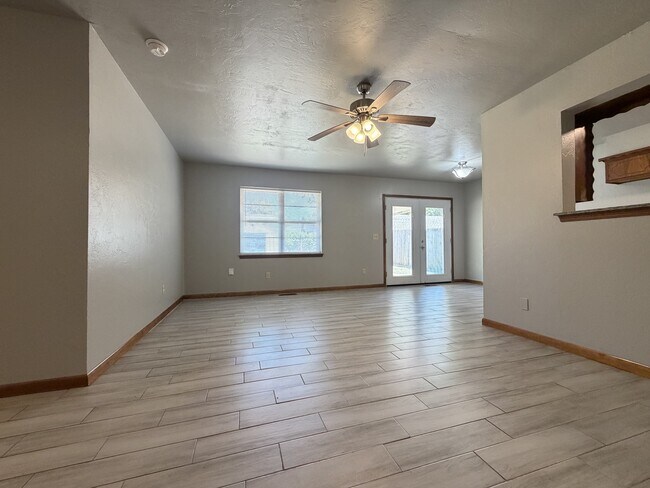 Photo - 303 Kimberly Ln