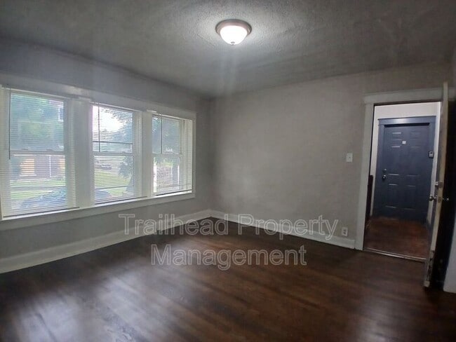 Photo - 104 N Indiana Ave