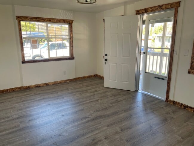 Photo - 462 W Ballf St