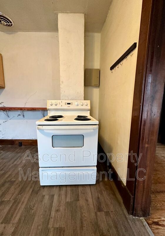 Photo - 818 Gillespie Rd