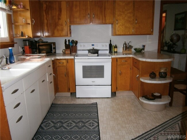 6 Maple St