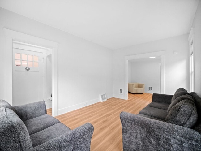 Photo - Quaint and Cute 1 Bedroom Close to Hospitals