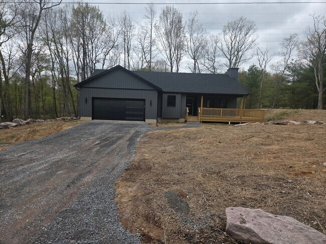 Building Photo - 399 Stony Mountain Rd