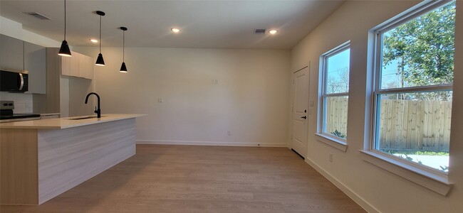 Photo - 1033 North Ln Unidad A