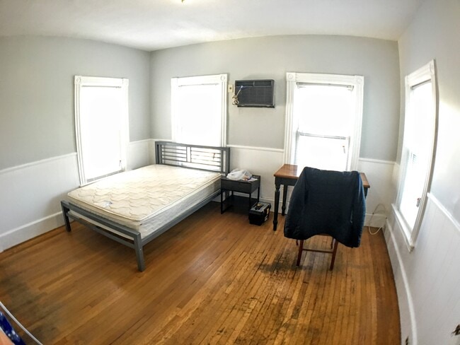 Building Photo - 167 Main ST Unit 2-2 Rental