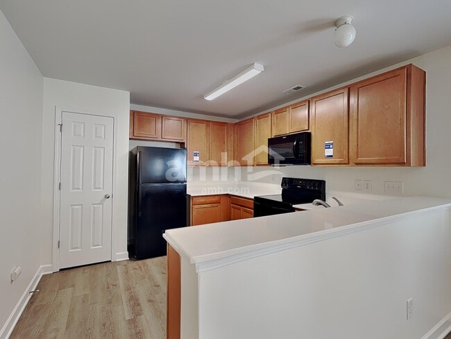 Photo - 982 Ramsgate Dr SW