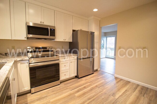 Photo - 4 bedroom house with new appliances | 132n...