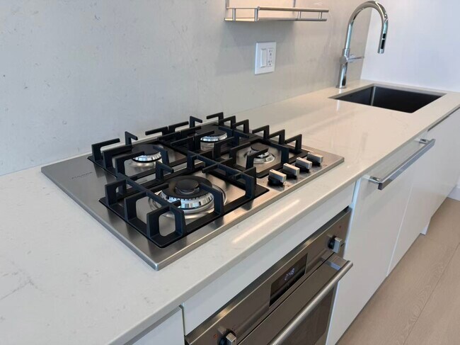 Photo - 13573 98A Av Unit 2110