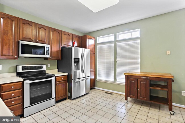 Building Photo - 570 Eisenhower Dr