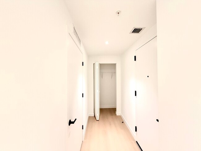 Photo - 107 NW 32nd St Unit B3