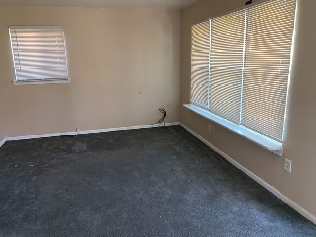 Photo - Huge ranch style home with Detached Sectio...