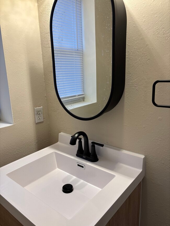 Photo - 626 S 19th St Unit 7