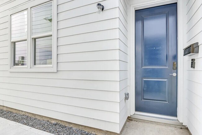 Photo - 5111 Briscoe St