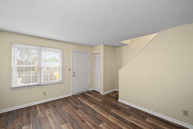 Photo - 741 Ridgeview Dr