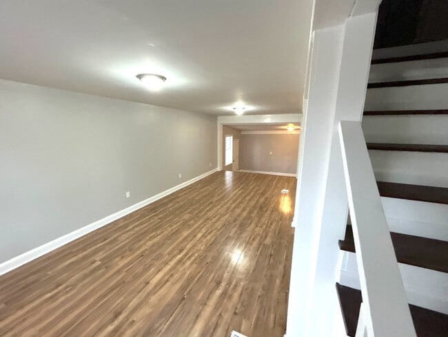 Photo - 2389 Scaper St