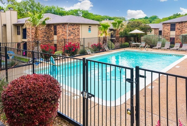 Riverwood Apartments