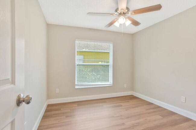 Photo - 678 Regency Way