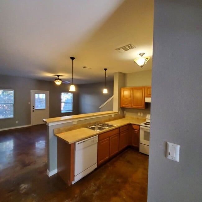 Photo - Beautiful Town Home