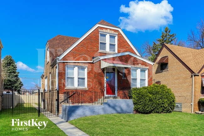8106 S Maplewood Ave