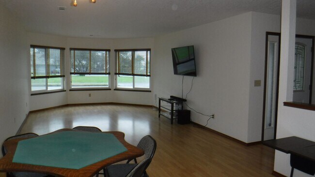 Photo - 570 Velopa Ct