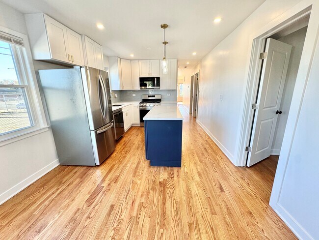 Photo - 4816 W Henderson St Unit 1