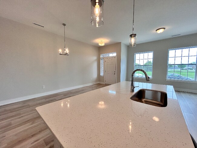 Photo - 832 Kinzer Ave