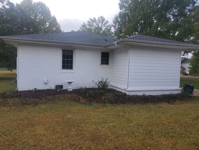 Photo - Newly Renovated 3 bedroom Single Family Ho...