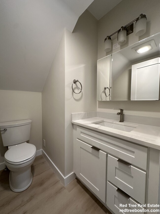 Photo - 74 Ruthven St Apartments Unit 1