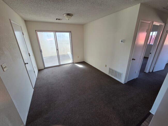 963 Skyline Dr