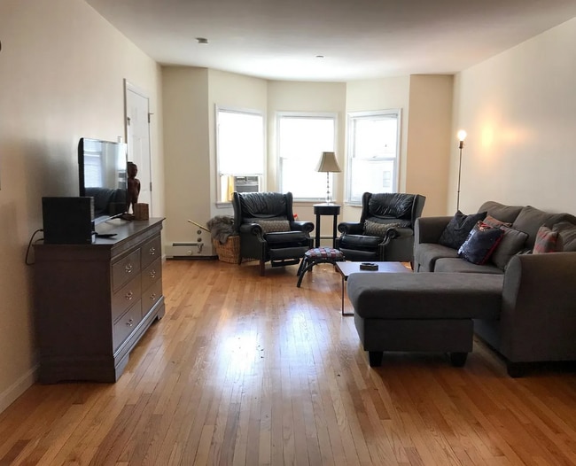 Building Photo - 58 Kent St Unit 2A