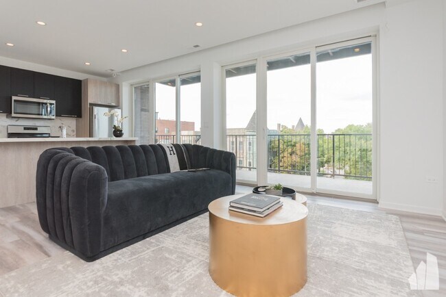 Photo - 2533 W Fullerton Ave Unidad 202 Rental