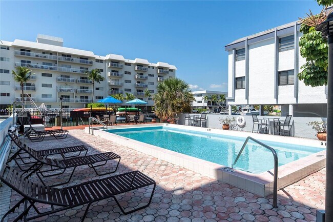 Photo - 3642 NE 171 St Unit 305