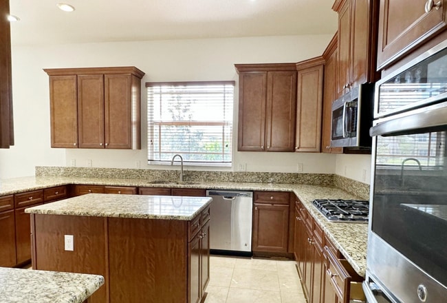 8571 Lakeside Bnd