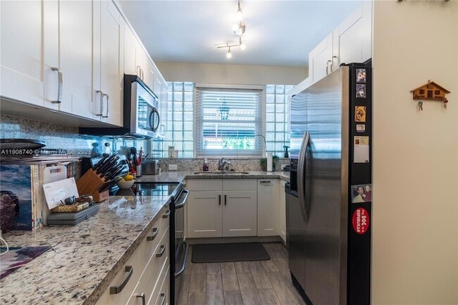 Photo - 1921 SW 18th Ave