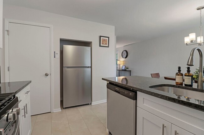 2301 Western Ave Unit 2303