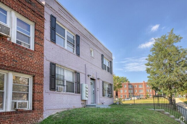 Building Photo - 928 19th St NE Unit 4 Rental