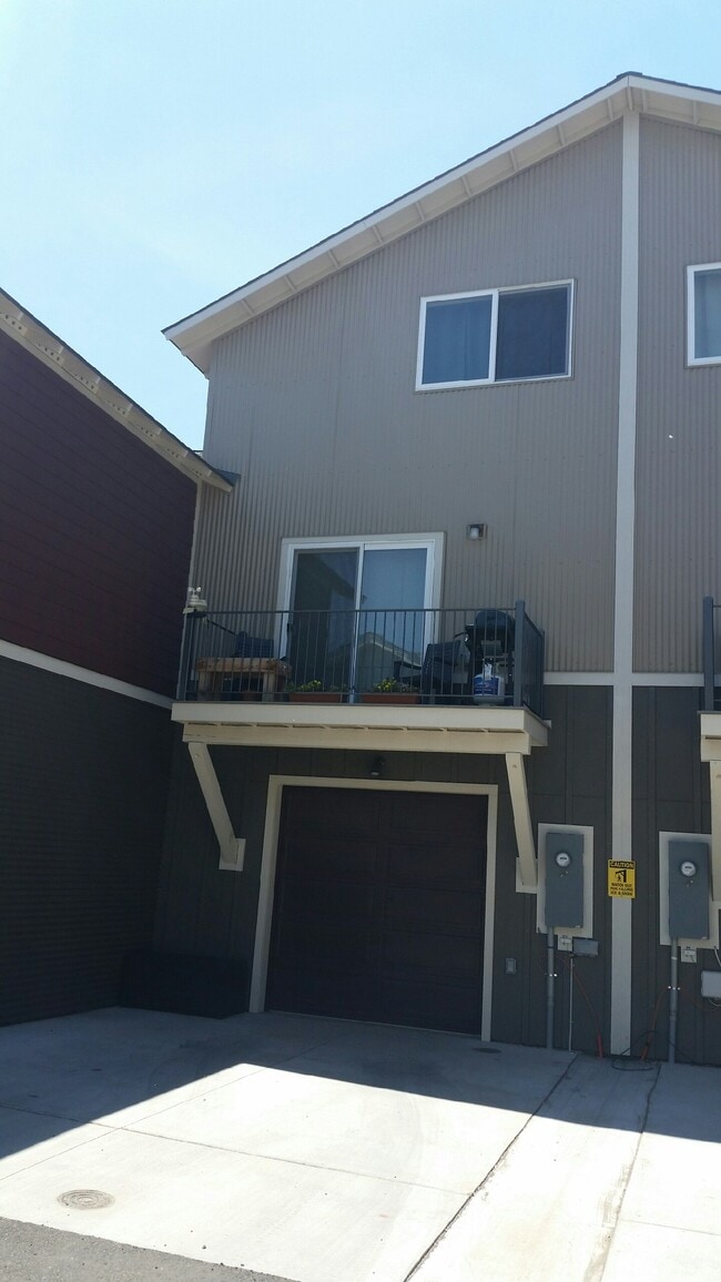 Photo - 300 Van Tuyl Cir, Unit C