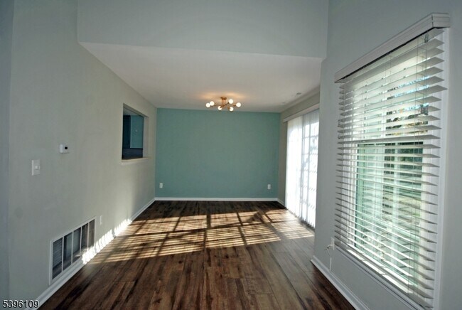 Photo - 374 Burdock Ct