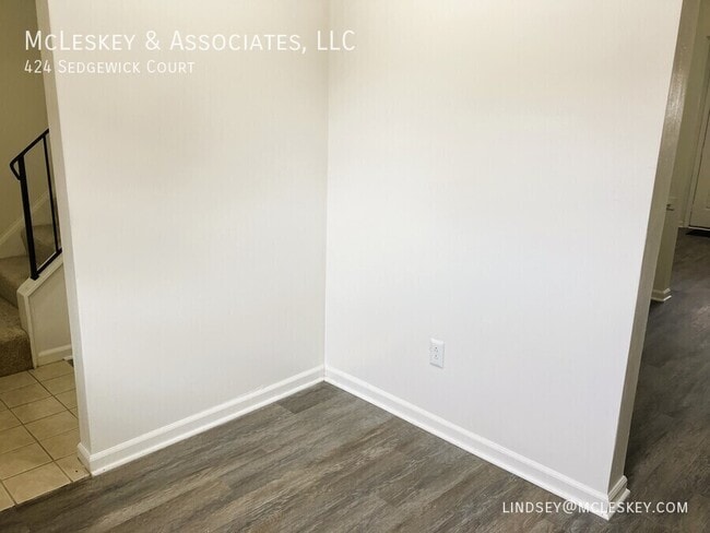 Photo - 424 Sedgewick Ct