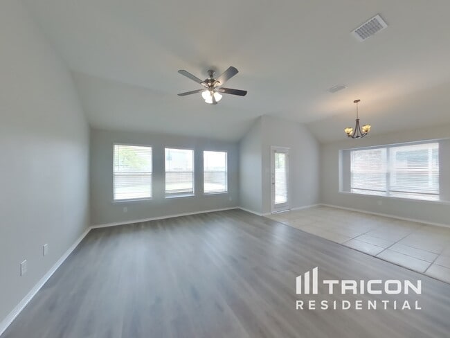 Photo - 2125 Bluebell Dr